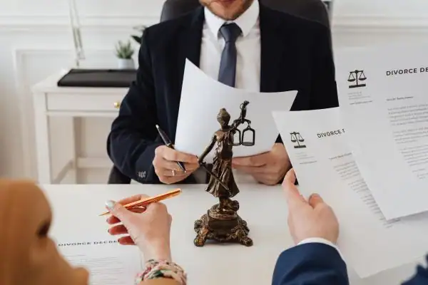 our fees Essex from EH Mediation - image of couple in joint mediation meeting